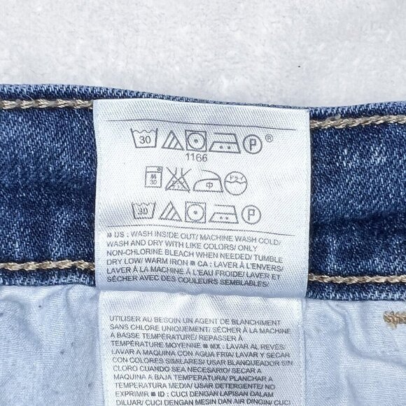 Old Navy Jean Shorts | 3" Inseam | Medium Wash | Size 2 | Boyfriend | Distressed - Picture 11 of 11